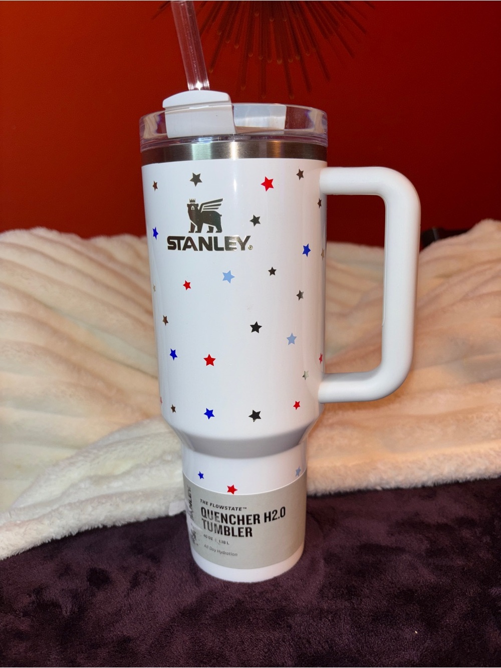 Stanley White Quencher H2.0 Tumbler with Multicolor Stars and Handle 30oz 🌺